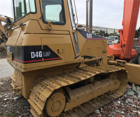 저렴한 커민스 엔진 사용 된 볼도저 CAT D4GLGP 기계 정비 작업실