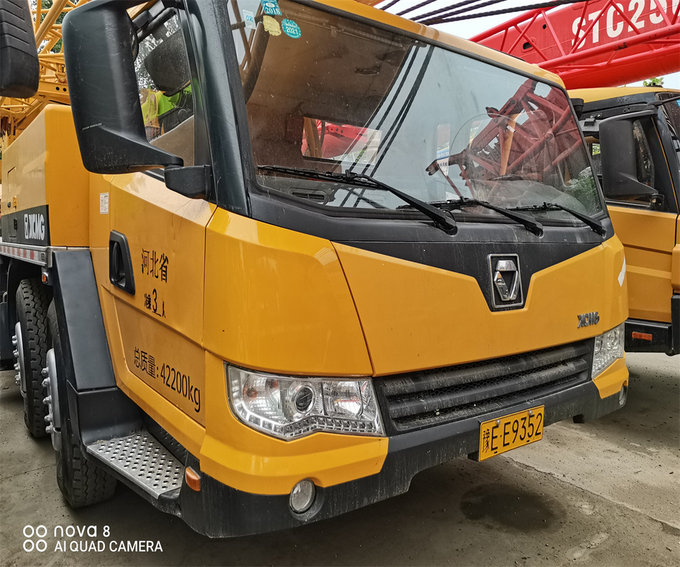XCMG QY70KA 70T 이동 트럭 크레인 (Liyuan 수압 밸브와 무게 20000 kg)